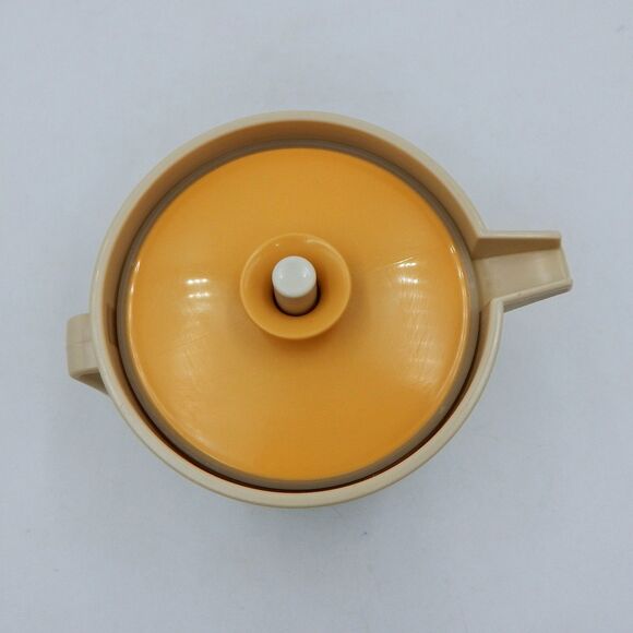 Tupperware Almond Gold Creamer #1414-4 Push Seal Top Pitcher Kitchenware - Picture 8 of 12